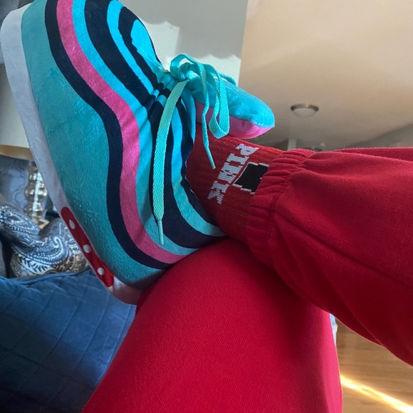 Sneaker slippers. - Picture 3 of 5